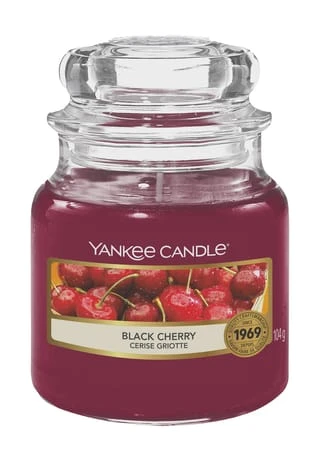 YANKEE CANDLE® Duftkerze "Black Cherry", Ø 6 Cm Rot 3 YANKEE CANDLE® Duftkerze "Black Cherry", Ø 6 Cm Rot